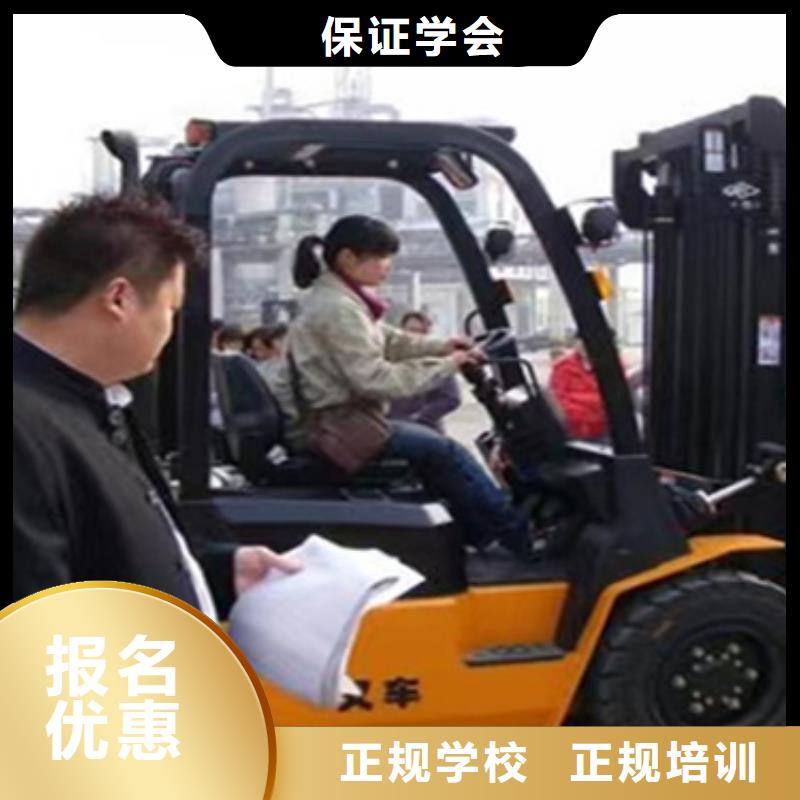 挖掘機(jī)培訓(xùn)課程學(xué)費(fèi)多少錢