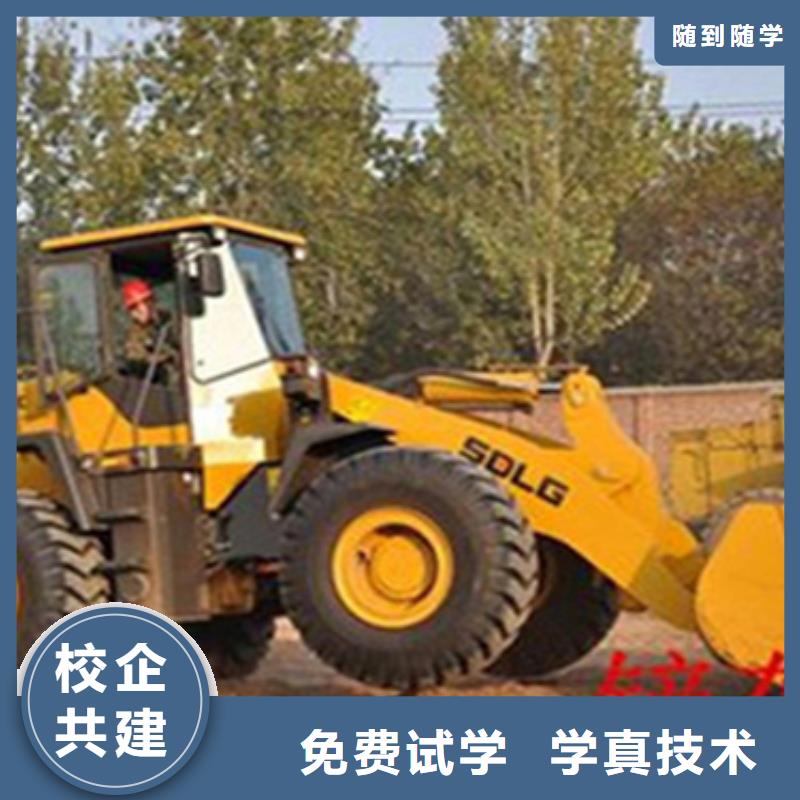 深澤挖掘機(jī)鏟車實(shí)戰(zhàn)培訓(xùn)學(xué)校地址