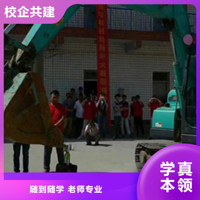 承德附近的鉤機叉車學校天天實車練習