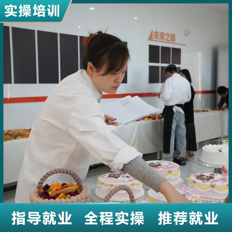 內(nèi)丘中西糕點(diǎn)培訓(xùn)適合男生嗎我校中西糕點(diǎn)專業(yè)，零基礎(chǔ)教學(xué)，包教包會(huì)！