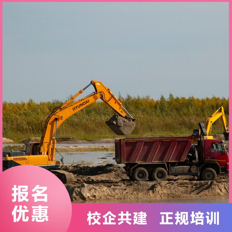 平谷參觀挖機(jī)實(shí)訓(xùn)基地就業(yè)不擔(dān)心