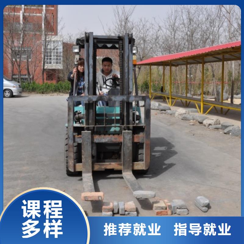 灤南參觀挖機實訓基地手把手教學