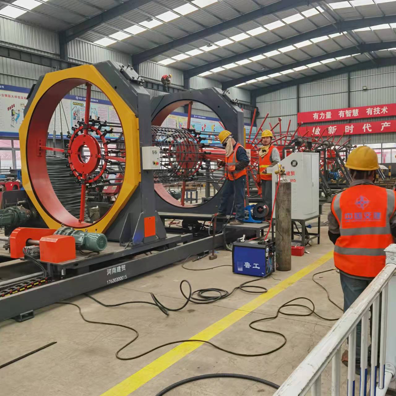 灌云鋼筋籠滾焊機(jī)鋼筋籠滾焊機(jī)工作站選擇我們選擇放心