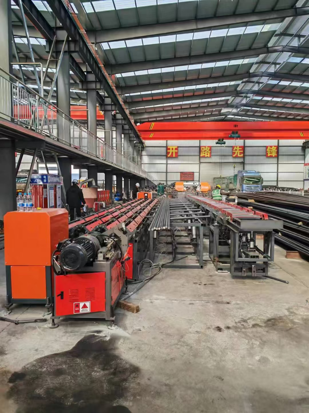 馬龍?zhí)捉z生產(chǎn)線全自動(dòng)鋼筋鋸切套絲打磨生產(chǎn)線一件也發(fā)貨