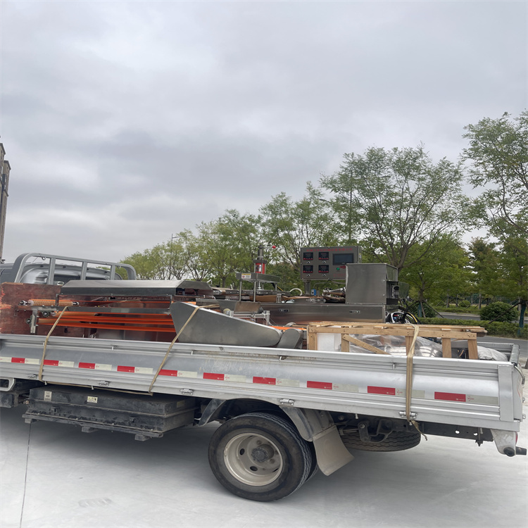 云南麗江烤鴨餅機(jī)貨真價(jià)實(shí)750型