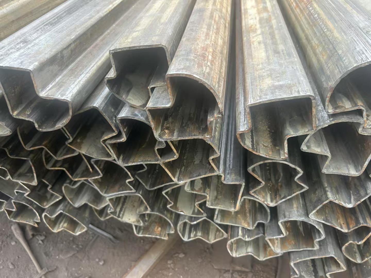 昆明東川316不銹鋼小口徑凹槽管、316不銹鋼小口徑凹槽管生產(chǎn)廠家