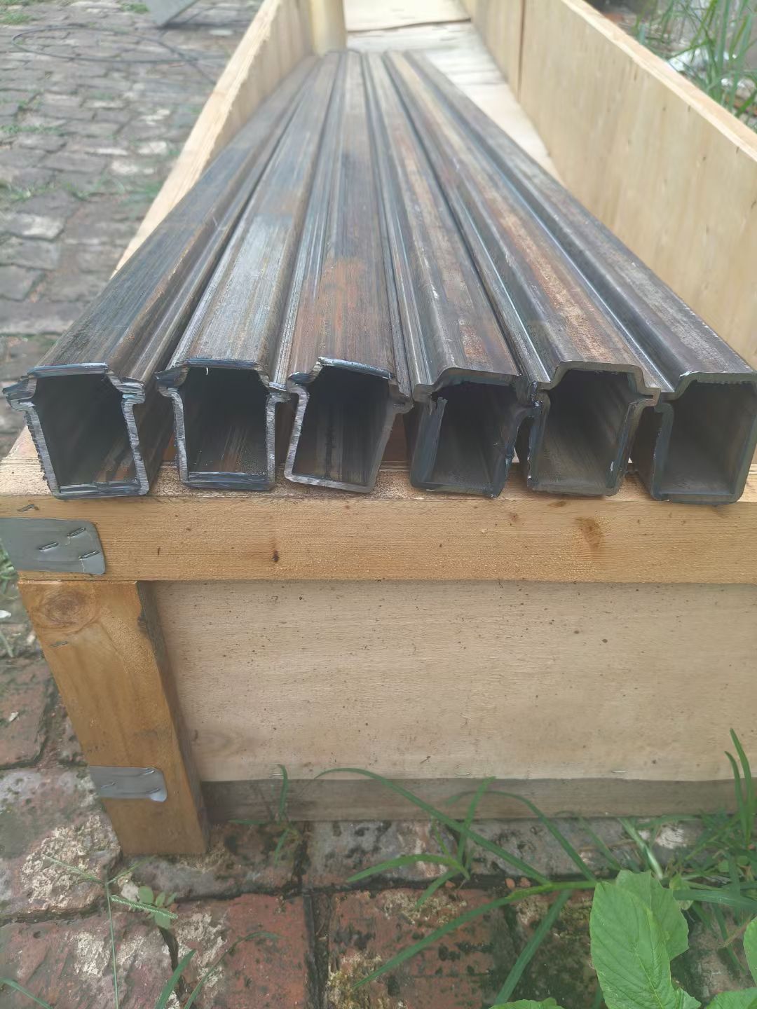 多年專注316L不銹鋼雙凹槽管廠家生產(chǎn)的臨滄臨翔廠家