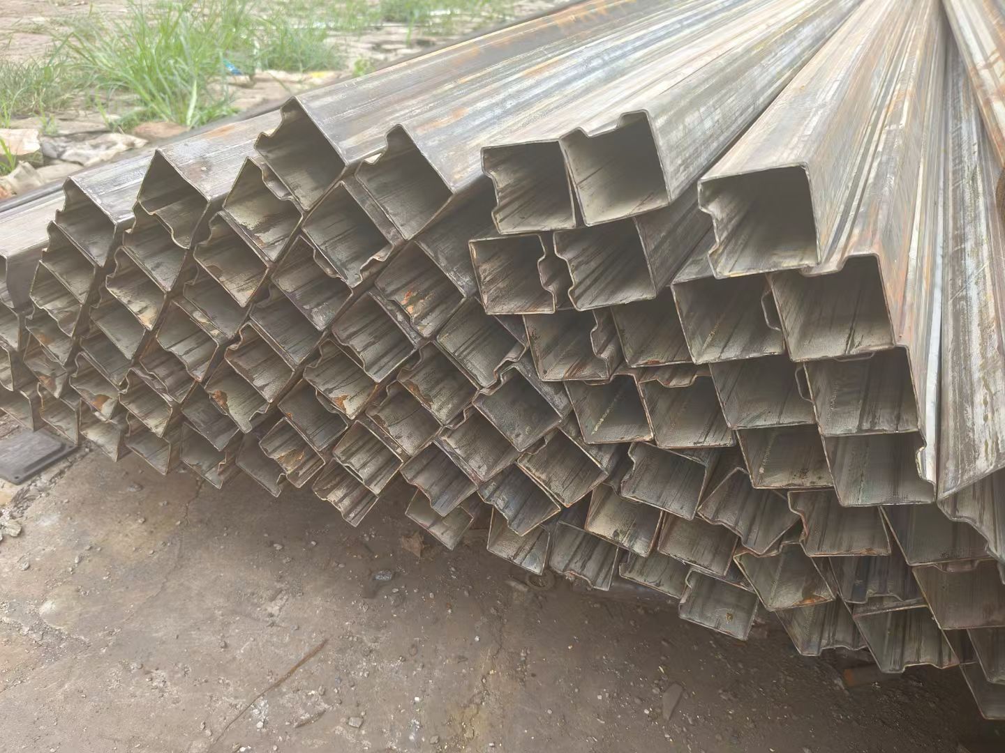 選304不銹鋼方形凹槽管-實(shí)體廠家可定制