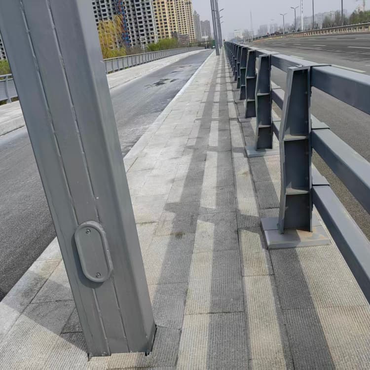 嵩縣不銹鋼護(hù)欄201大橋市政道路自主研發(fā)
