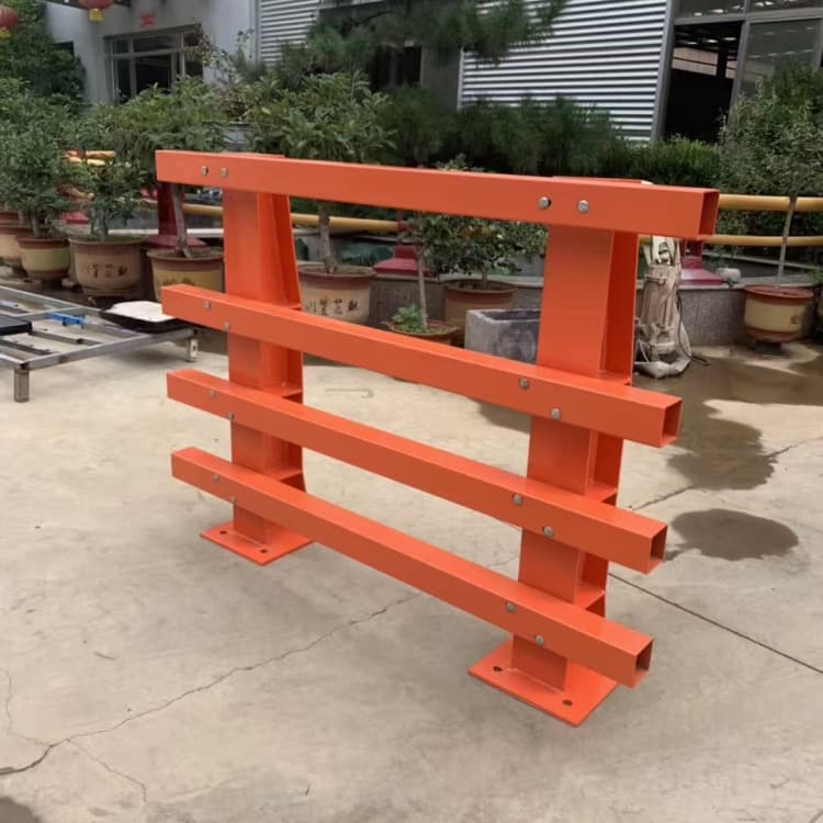 衡東不銹鋼護(hù)欄304復(fù)合管河道防護(hù)欄桿歡迎來電咨詢