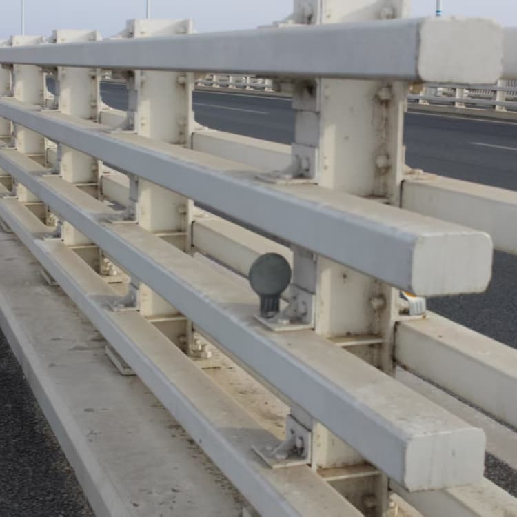 不銹鋼護(hù)欄城市景觀防護(hù)欄精心