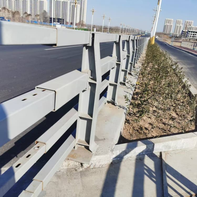 懷集304不銹鋼復(fù)合管河道護(hù)欄實(shí)力廠商