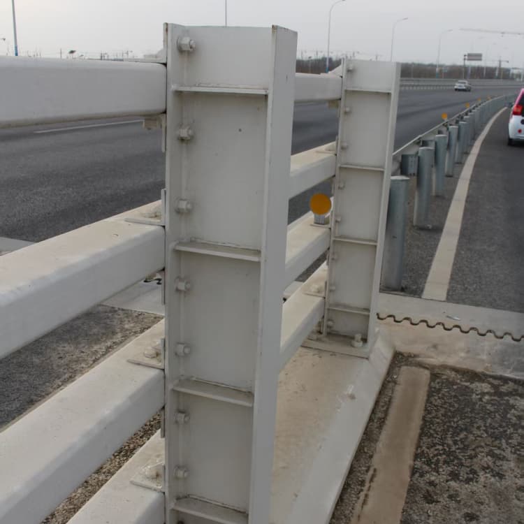 太湖201不銹鋼復合管道路護欄價格