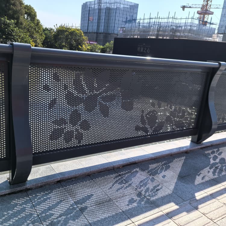 不銹鋼護(hù)欄道路護(hù)欄質(zhì)量看得見