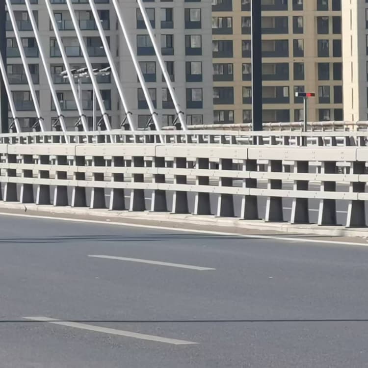 【不銹鋼護(hù)欄】不銹鋼復(fù)合管護(hù)欄一手貨源