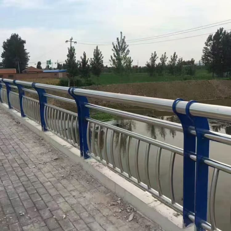 不銹鋼護(hù)欄【熱鍍鋅立柱】助您降低采購成本