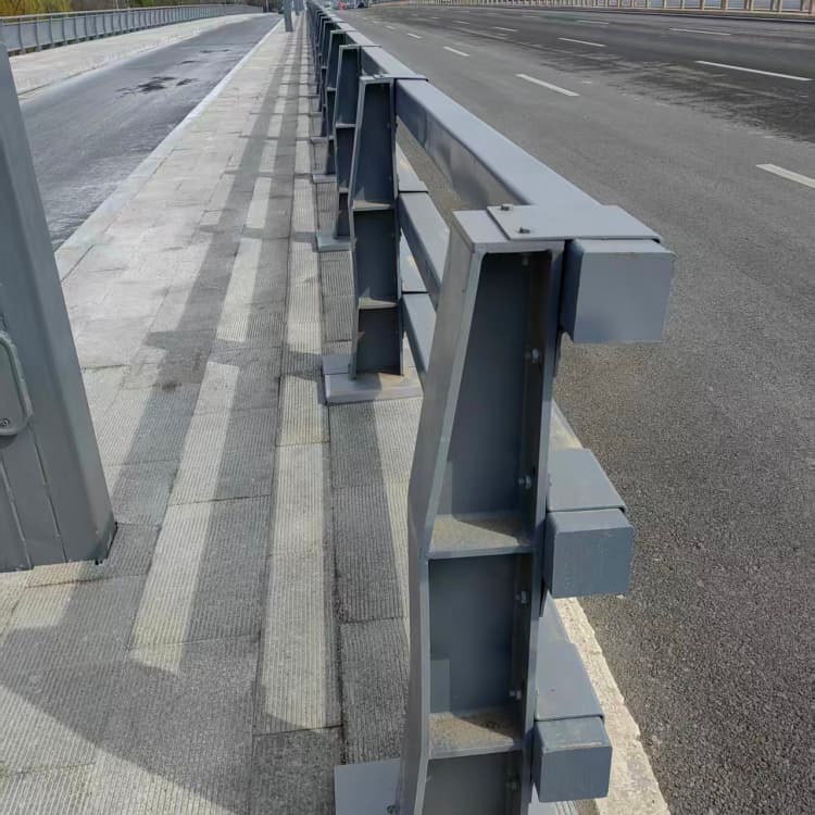 臨洮護(hù)欄橋梁護(hù)欄專業(yè)生產(chǎn)廠家