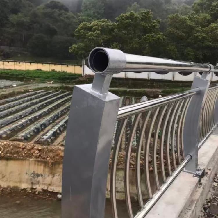 安縣護欄-站臺欄桿源頭廠家經(jīng)驗豐富