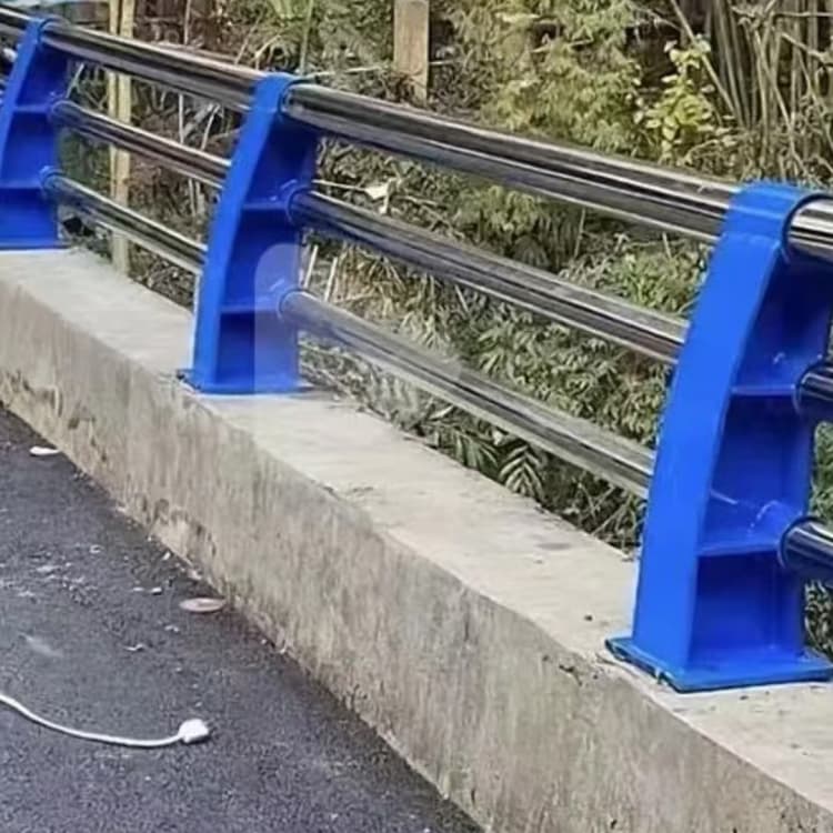 浠水護(hù)欄防撞護(hù)欄專注質(zhì)量