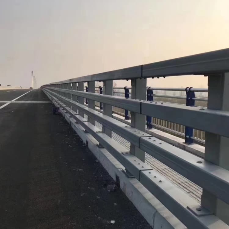 永州護(hù)欄防撞護(hù)欄源頭廠家直銷