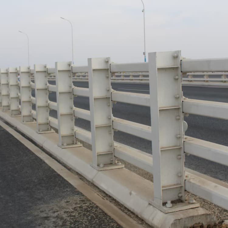 永興護(hù)欄站臺(tái)欄桿廠家直銷(xiāo)大量現(xiàn)貨