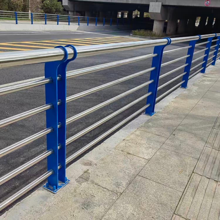 平橋護(hù)欄_不銹鋼護(hù)欄省心又省錢