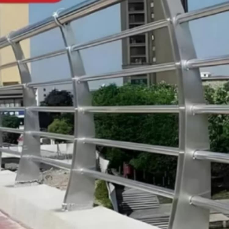 防撞護欄不銹鋼燈光護欄我們更專業(yè)