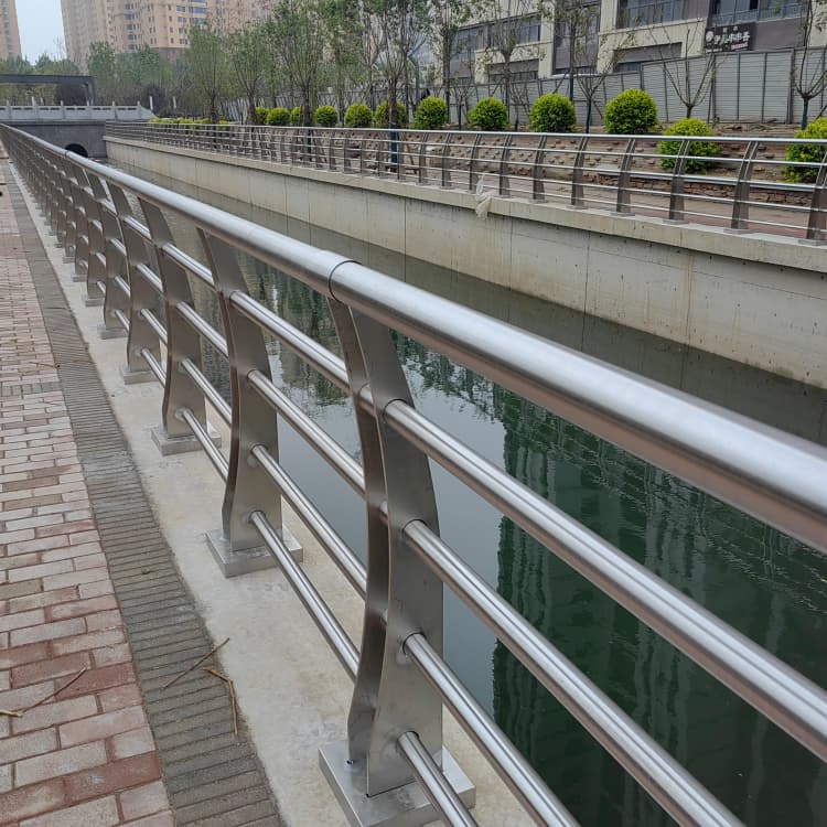 膠州防撞護欄,燈光護欄精致工藝