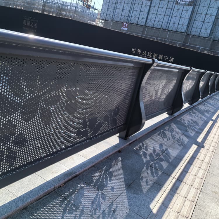 防撞護(hù)欄不銹鋼燈光護(hù)欄品質(zhì)商家