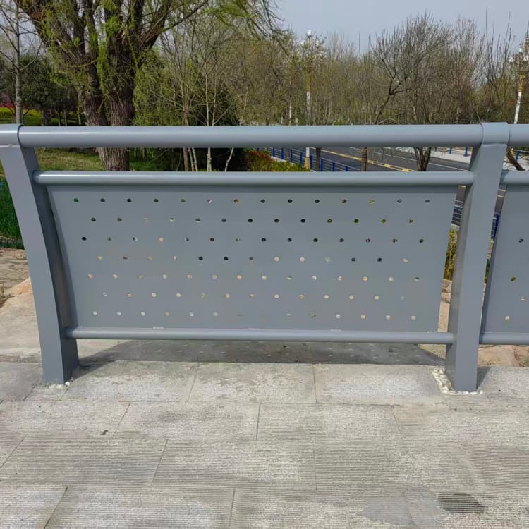 雙清防撞護欄燈光護欄現(xiàn)貨充足