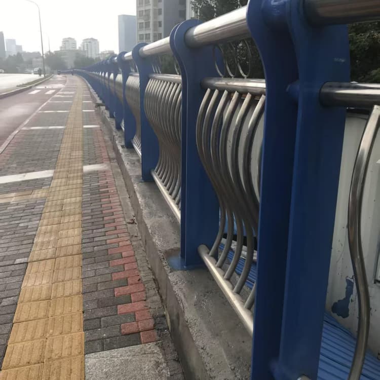 叢臺防撞護欄燈光護欄品質(zhì)優(yōu)良