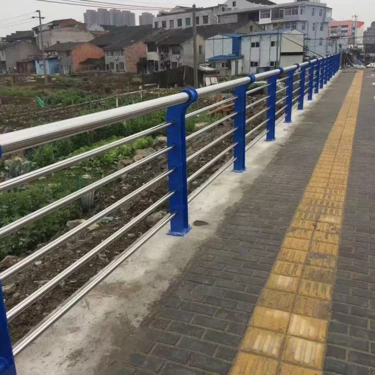 云龍防撞護(hù)欄鋅鋼護(hù)欄現(xiàn)貨采購(gòu)