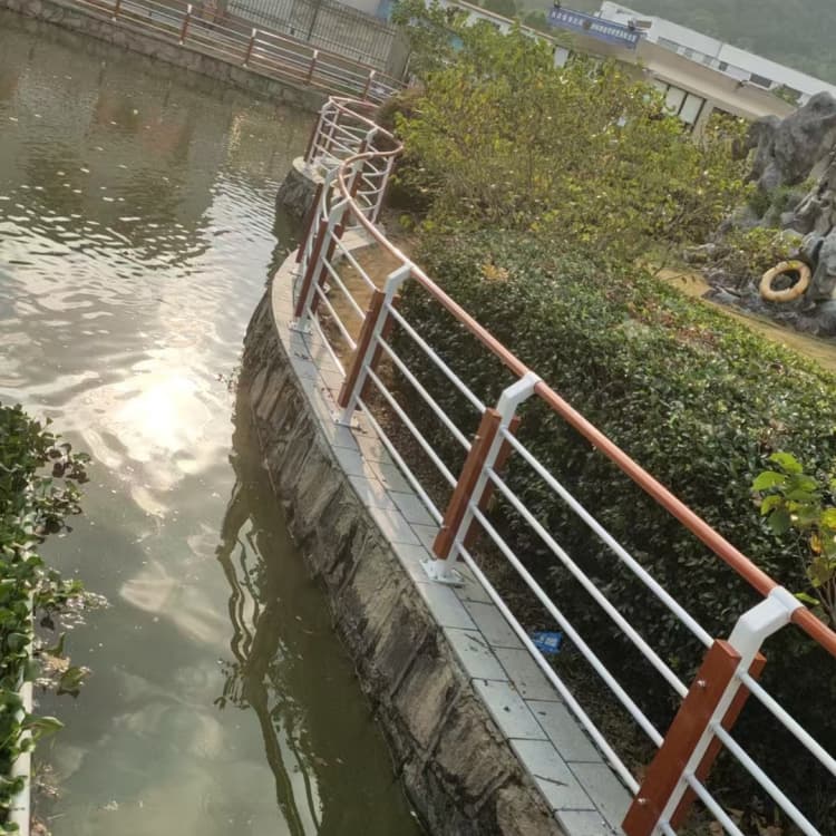 和縣防撞欄桿,加工定制各種欄桿廠家供應(yīng)