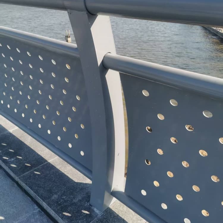 澄江景觀護(hù)欄鋅鋼護(hù)欄標(biāo)準(zhǔn)工藝