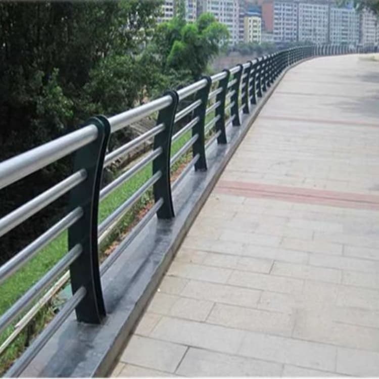 龍馬潭景觀護(hù)欄-鑄鋼護(hù)欄根據(jù)要求定制