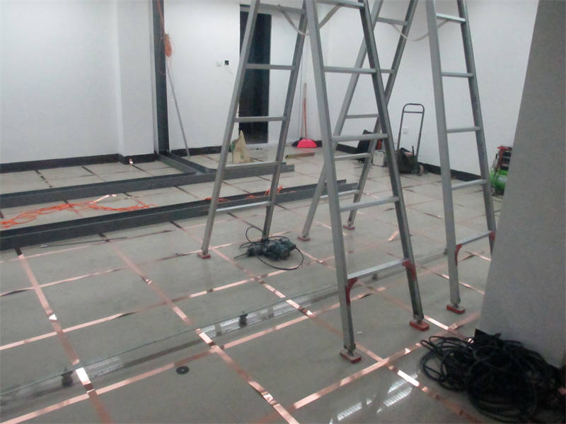 普洱防靜電地板,直鋪式性PVC防靜電地板海量現(xiàn)貨直銷