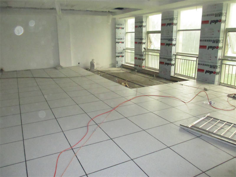 興業(yè)防靜電地板,折邊防靜電地板定金鎖價