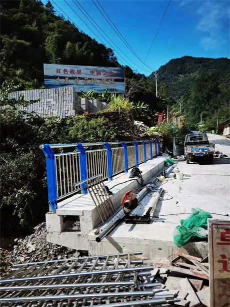 平頂山市橋梁護(hù)欄定做廠家