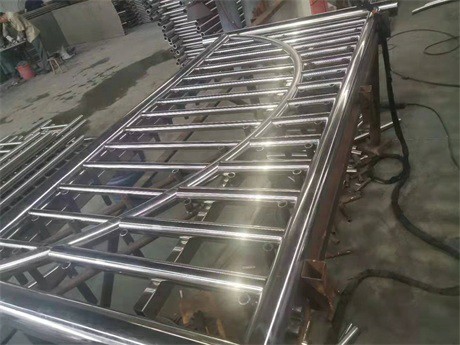 廣西省欽州市欽南鋼板立柱