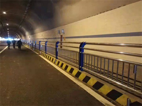 天門天橋不銹鋼護欄多少錢一米