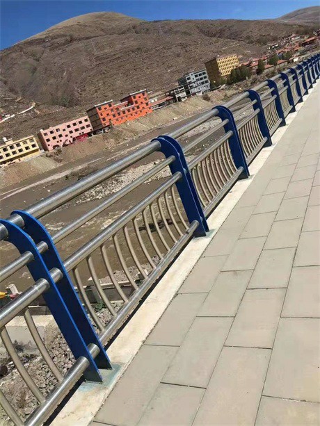 安徽滁州市天橋LED燈光欄桿實(shí)在廠價(jià)到您手