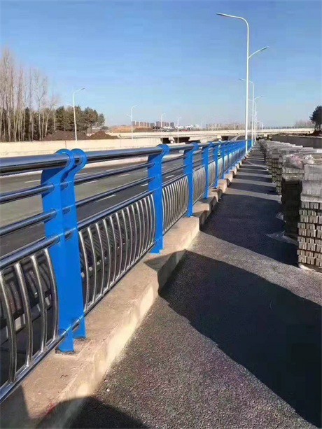 山東威海市橋上不銹鋼燈光欄桿優(yōu)質(zhì)貨源