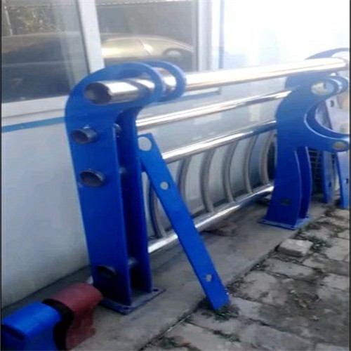 山東煙臺市天橋不銹鋼燈光欄桿精于選材