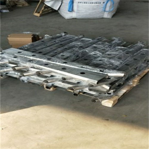 百色不銹鋼碳素鋼復(fù)合管欄桿橋梁防撞欄桿河道鍍鋅護欄