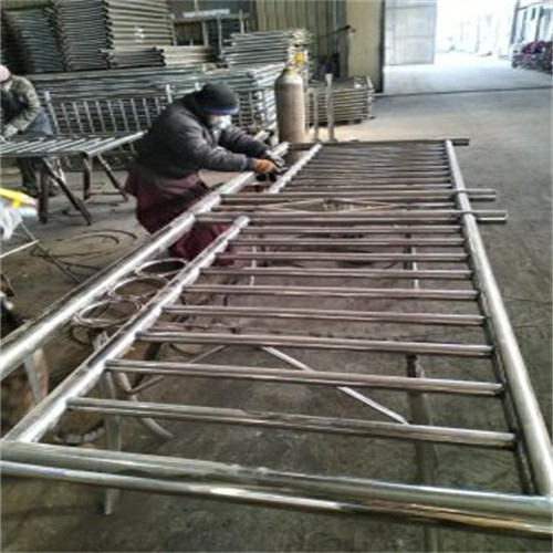 黑龍江外復不銹鋼復合管不銹鋼碳素鋼復合管欄桿價格橋梁不銹鋼碳素鋼復合管護欄