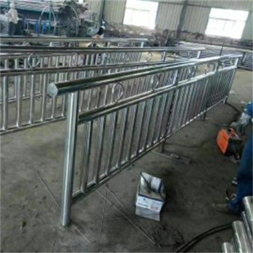 大慶不銹鋼復(fù)合管護(hù)欄現(xiàn)貨充足不銹鋼復(fù)合管護(hù)欄廠家	