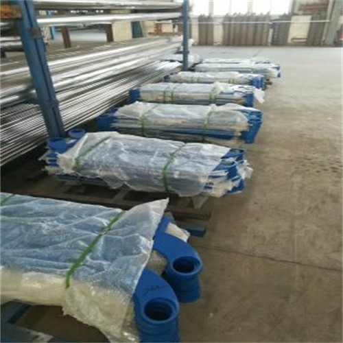 三亞不銹鋼高鐵站欄桿防撞護(hù)欄不銹鋼復(fù)合管道路欄桿