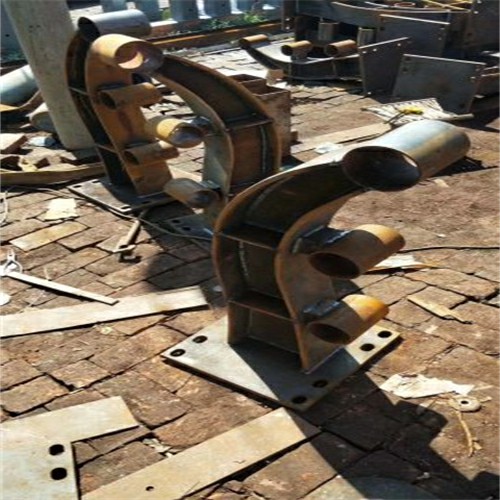 梧州不銹鋼河邊護(hù)欄鋼管護(hù)欄不銹鋼復(fù)合管河道景觀欄桿