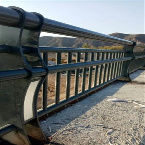 盤錦碳素復(fù)合管護(hù)欄詢問報(bào)價(jià)