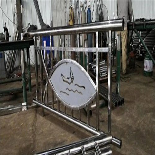 ?？诓讳P鋼復(fù)合管護(hù)欄歡迎咨詢304碳素復(fù)合管	